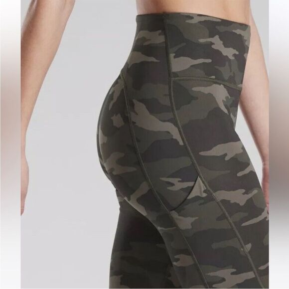 Athleta Ultimate 7/8 Tight Leggings in Green Camo, Size S NWOT - Picture 9 of 11